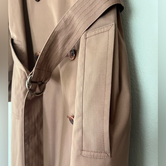 London Fog Maincoats Trench Coat. Tan, Size 10 Petite. Very Good Condition - Picture 6 of 12